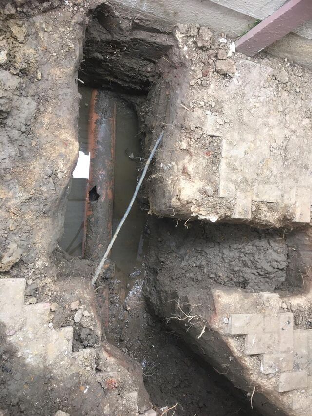 Earthernware Sewerage Pipe with hole 1